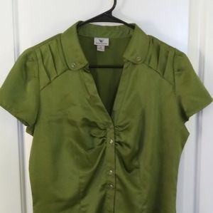 Women's Worthington short sleeve shirt.